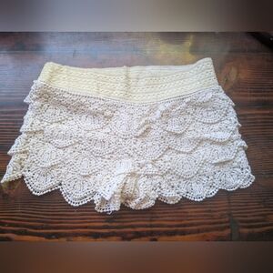 Rewind Ivory Crochet Lace Shorts Size: Medium